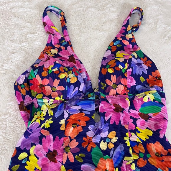 Cupshe Floral One Piece Swimsuit Navy Blue Pink Yellow V-Neck Size Medium NWT - Picture 8 of 12